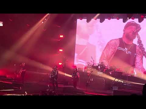 "Bury Me Upside Down" LIVE Brantley Gilbert