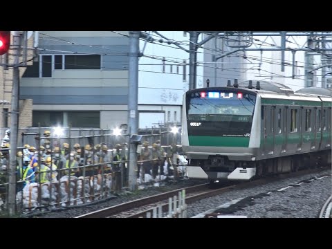 【渋谷駅山手線ホーム拡幅工事】作業員が密集した北側の線路切替地点を通過していく渋谷駅を出発下埼京線E233系