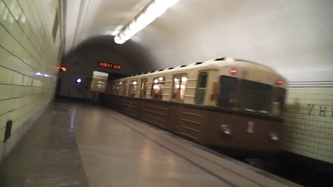 Поезд метро ока баклажан