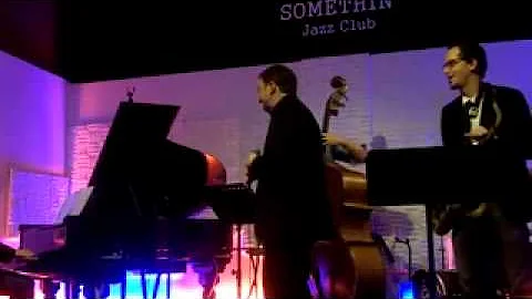 I'm Old Fashioned - Les Grant live at Something Ja...