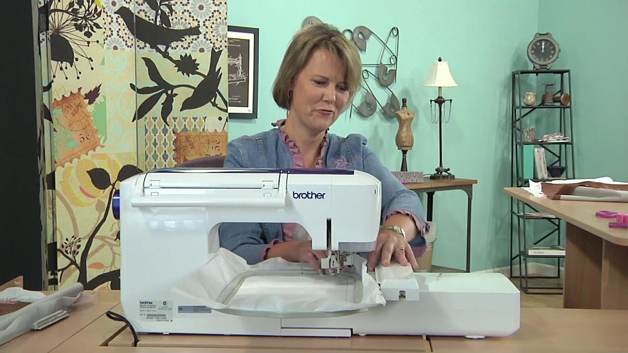 Lisa Shaw Sew makes a fashion statement with a handy clutch purse on It's Sew Easy (807-2)