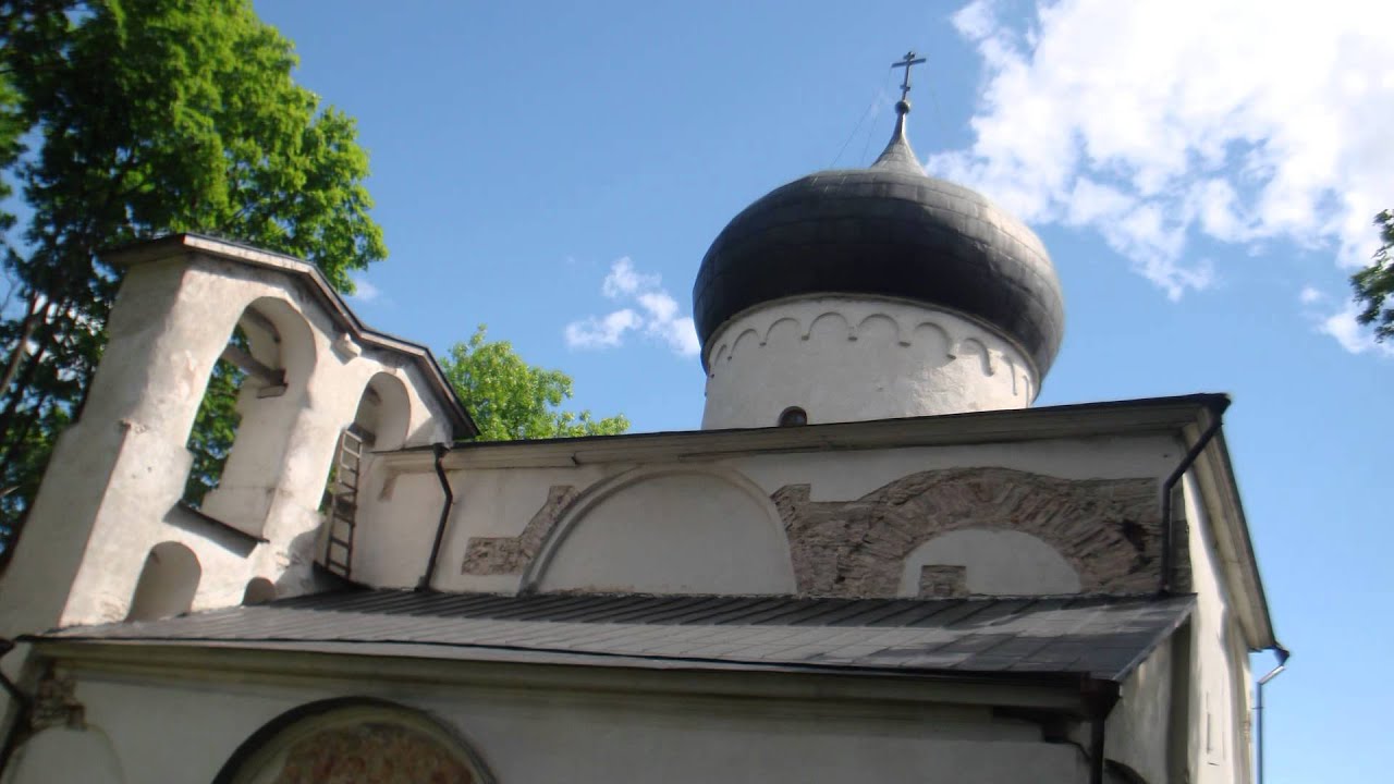 Pskov Walk along Velikaya River photos 3