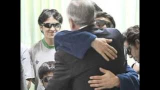 Chilean president visits rescued miners in hospital