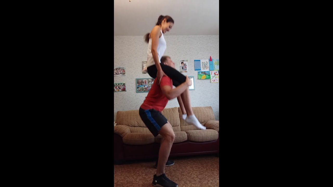 Приседания с женой)) Приседания на количество. headscissor challenge.