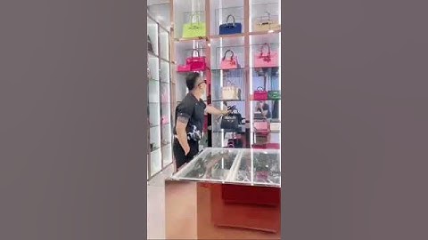 Ngọc Trinh thử thách Vũ Khắc Tiệp tìm ra 5 chiếc túi đắc giá nhất của mình 😱#shorts