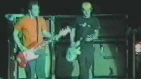03 - blink-182 - Aliens Exist live at the Mark, Tom & Travis Show tour