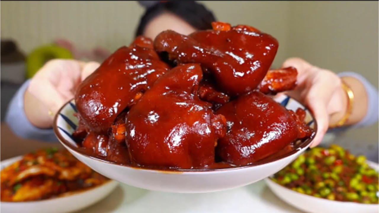 深夜餓得睡不著，起來偷吃個麻辣小龍#美食#美味#吃播