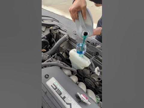 2005 honda accord: Adding coolant to coolant reservoir 😎👍🤙 #