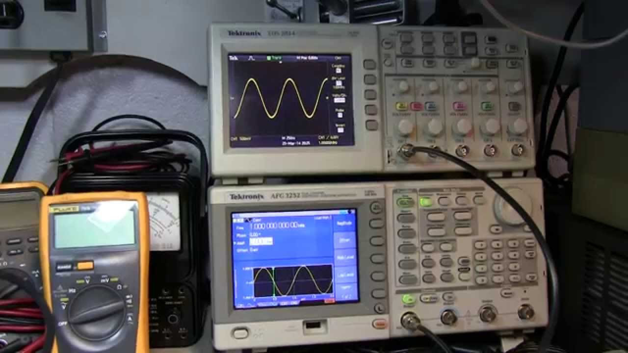 Tektronix AWG2021 Arbitrary Waveform Generator - YouTube