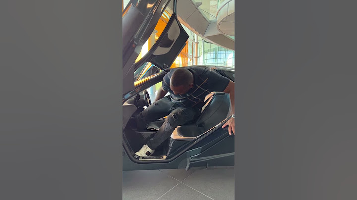 There's no cool way of getting into a McLaren F1 😬