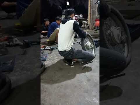 Video Thay nhông xích xe máy - youtube