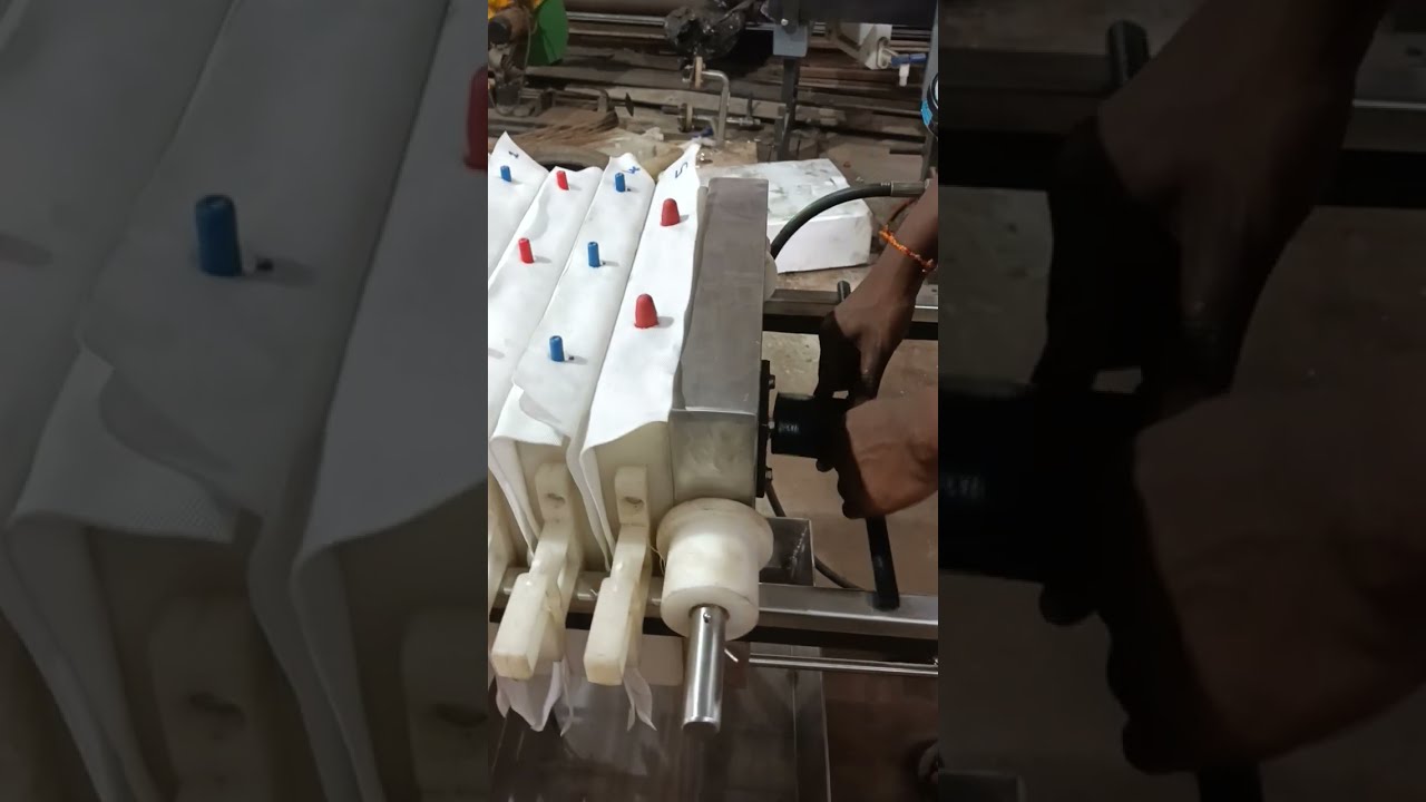 operation of manual hydraulic filter press