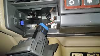 Land Rover Discovery 1 and Discovery 2 center dash removal screenshot 1