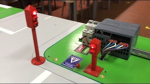 Progetto INCROCIO SEMAFORICO realizzato da Samuele Z. classe 5B 2021/22