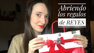 ASMR - I show my Christmas presents / Whispers + Soft Spoken / Show and Tell screenshot 4