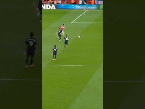AUBA TIMED THIS TO PERFECTION!