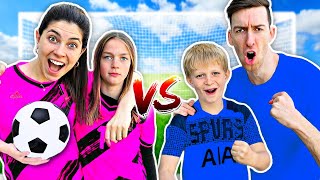 JONGENS vs MEISJES VOETBAL CHALLENGE! (ZE IS WOEST) #572