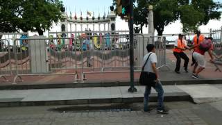 Pelea entre guardias y vendedores ambulantes - Malecón, Guayaquiil