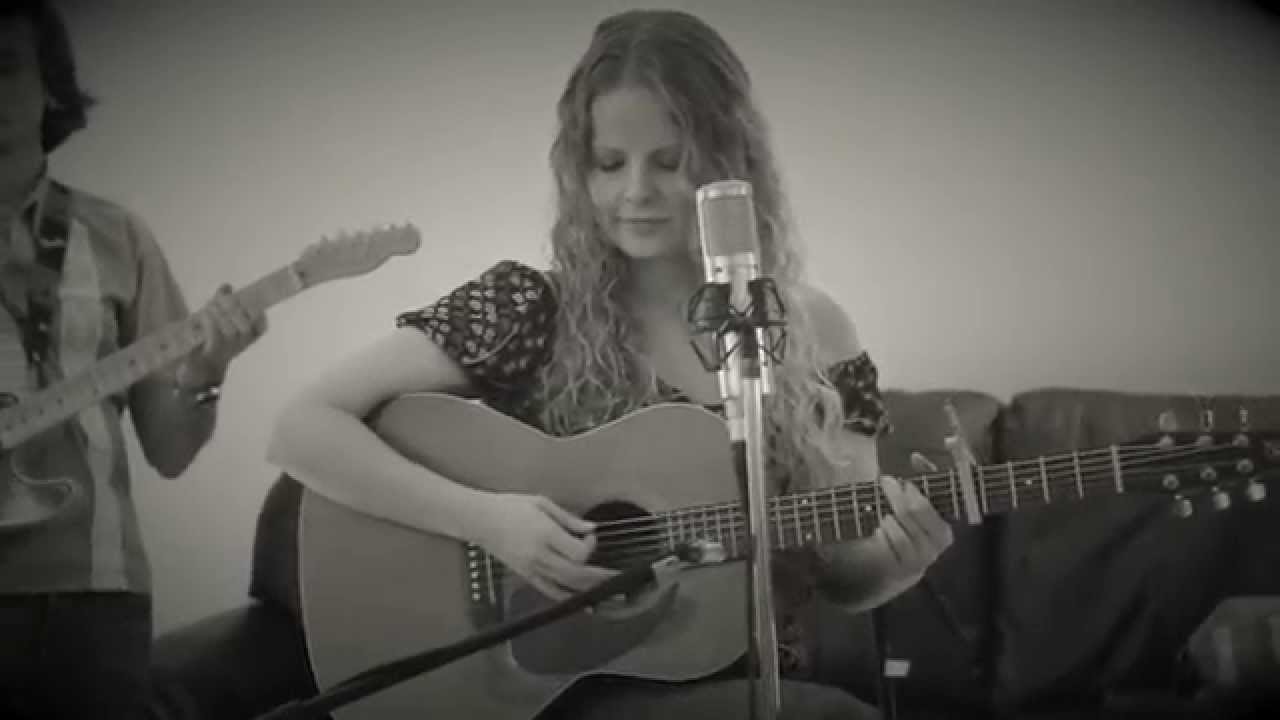 Alice Wallace - "A Traveling Song" (Frontloader Sessions) HD