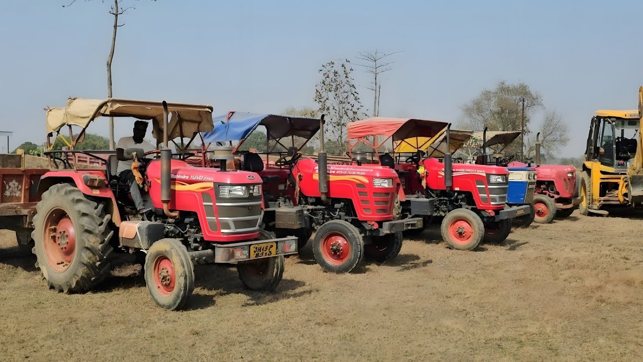 JCB 3DX  BACKHOE Excavator Loading Two Swaraj and Two Mahindra Tractor || Tractor loading video #jcb
