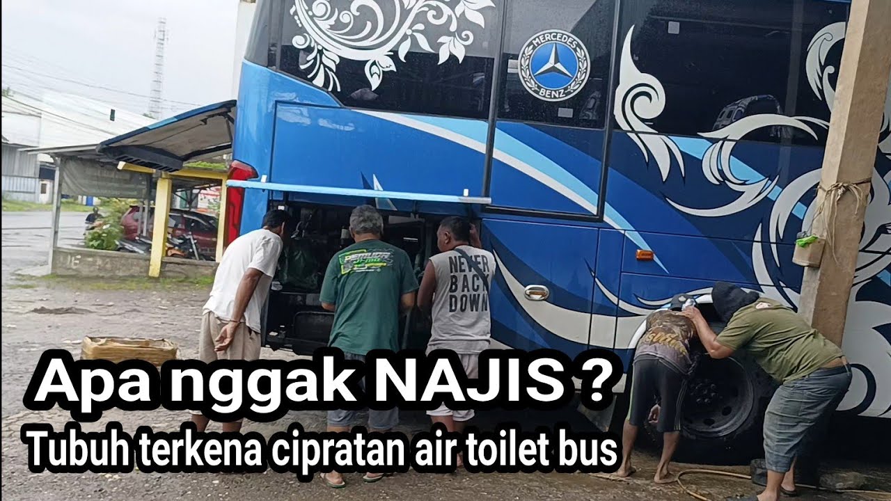 NAJIS air kencing dibuang di jalan saat bus berjalan