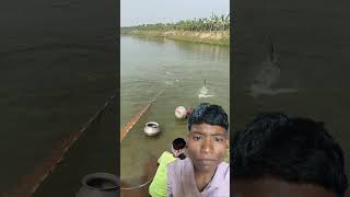 itne sare machhali jump kar raha hai#fishing #ekmotahathighumechala #viral