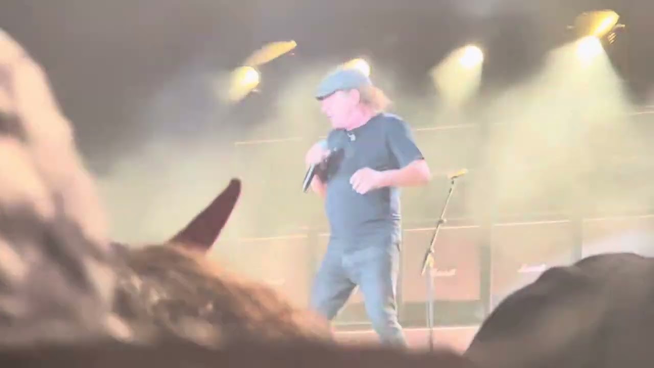 AC/DC to play first live show in seven years