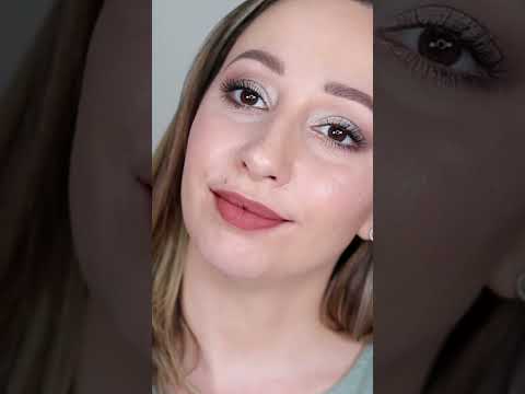 Wideo: Wzmocnienie koloru Essence Pomadka w płynie Vinylicious Liquid 07 Bite Me if You Can Review