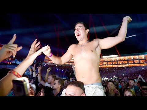 RAVING IN THE CROWD AT TOMORROWLAND