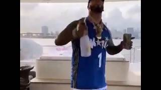 Anuel AA haciendo el baile de dinero | 2020