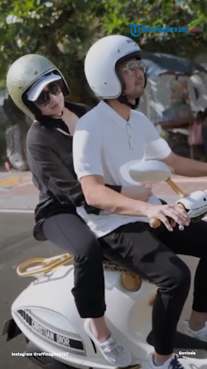 Raffi Ahmad Bonceng Nagita Slavina Naik Vespa Dior