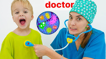 Chris và mẹ cho thấy tầm quan trọng của việc rửa tay
