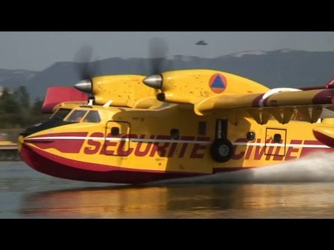 ARDÈCHE - CANADAIRS sur le RHÔNE