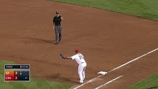 SF@CIN: Frazier charges to make a barehanded play