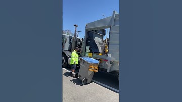 manual side loader 🚛 #recycling #garbagetruck #garbagecollection  #sanjose #peterbilt #video