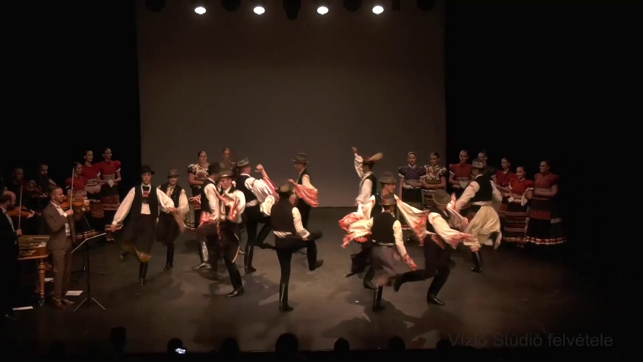 ,, Hadd korogjon, csak ragyogjon! '' - Matyó mozaik - Fóti Népművészeti Szakgimnázium.