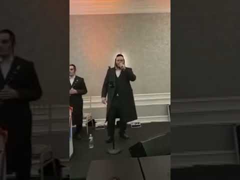 שרולי אלטמן עם התזמורת של לוי לעסין מקפיצים בחתונה