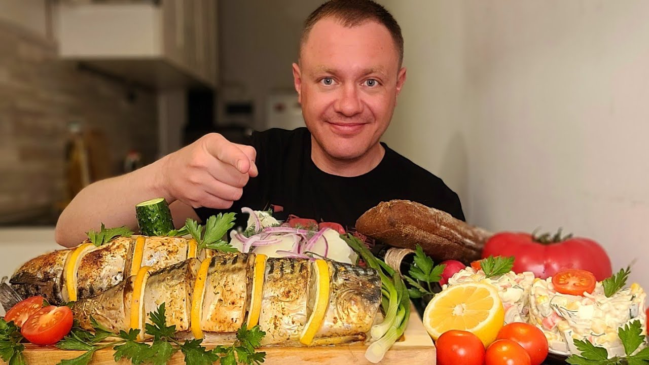 МУКБАНГ. ОБЖОР. СКУМБРИЯ ЗАПЕЧЁННАЯ В ФОЛЬГЕ С ЛИМОНОМ,КРАБОВЫЙ САЛАТ ...