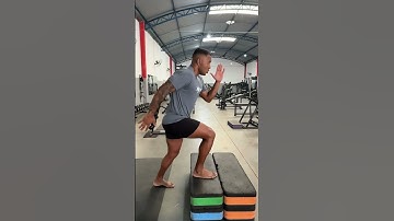 Step-up com elevação de joelhos #pliometria #explosão #academia #fitnessmotivation