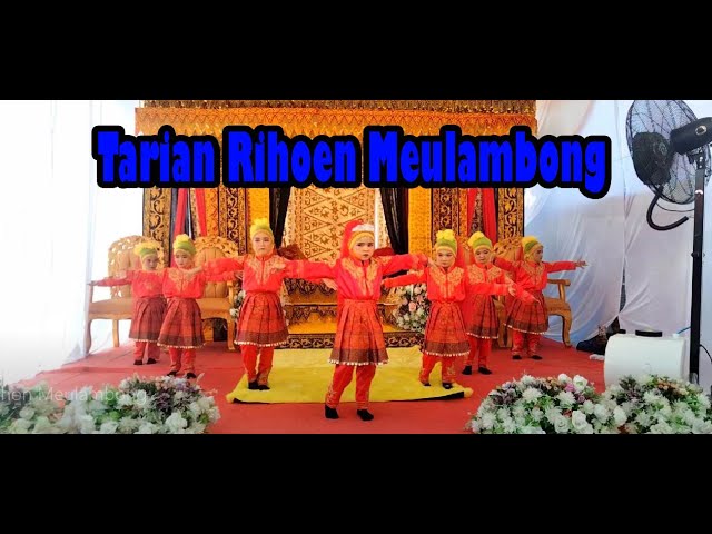 Penampilan Tarian Kreasi Rihon Meulambong - Sanggar Sultan Hasanuddin PAUD Fathiyah Peulimbang. class=