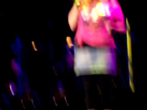 Video Anne Steele and Kate Pazakis singing Heart's...