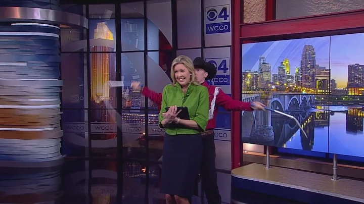 Kim & Jason Get Close And Personal With A World Ch...