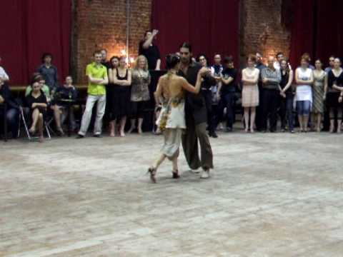 Daniel Tuero y Mila Vigdorova improvisando milonga en Arma, Moscu, Marzo 2009