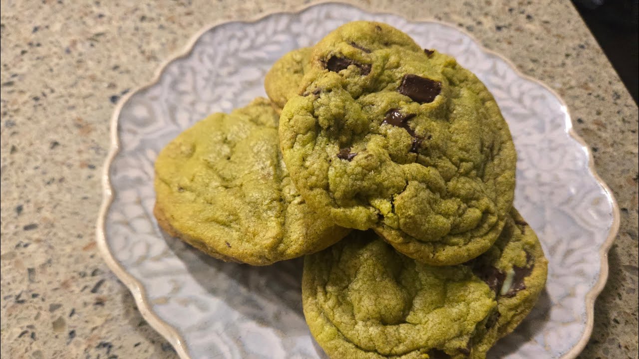 Cozy Cooking: Mint Chocolate Chunk Cookies
