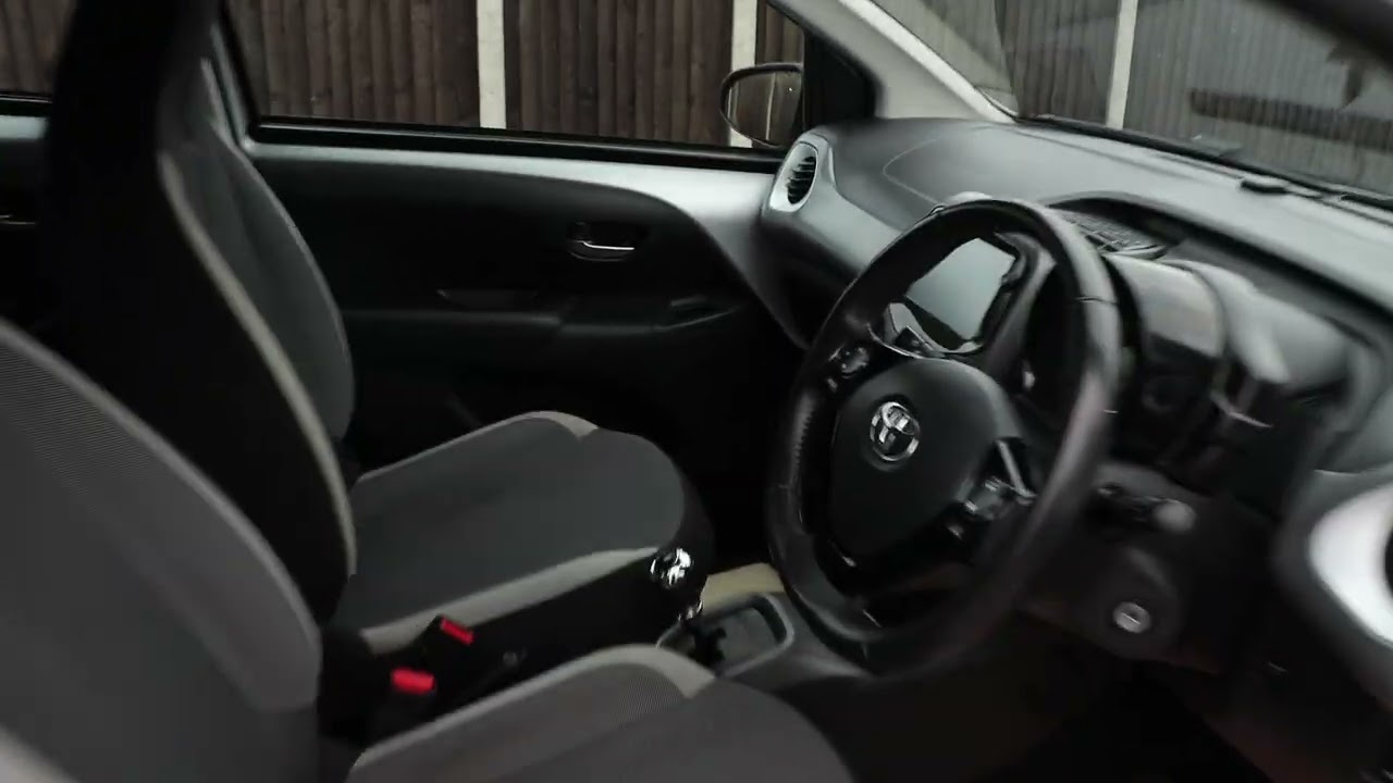 WG70EGZ Toyota AYGO 1.0 VVT-I X-PLAY HATCHBACK 5DR PETROL X-SHIFT AUTO SAT NAV BLUETOOTH DAB STEREO