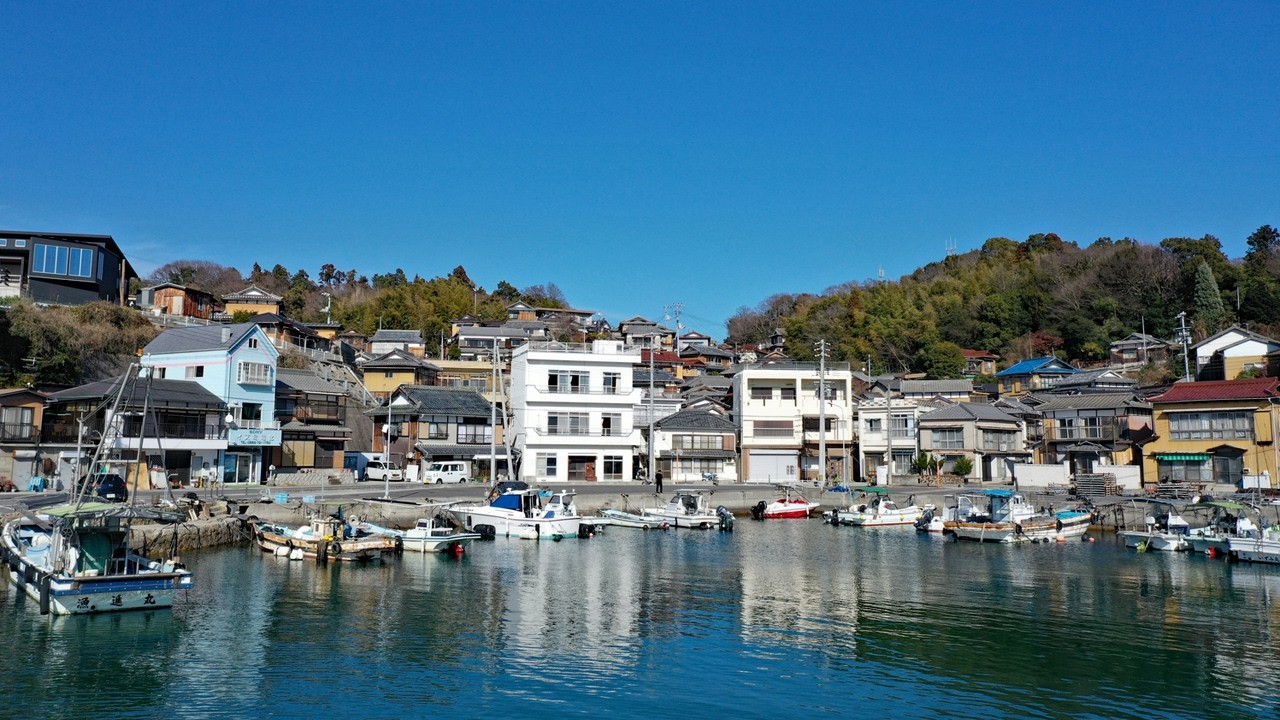 備前市日生町頭島。窓の向こうに広がるのは、港町の原風景｜いなかぐらしjp