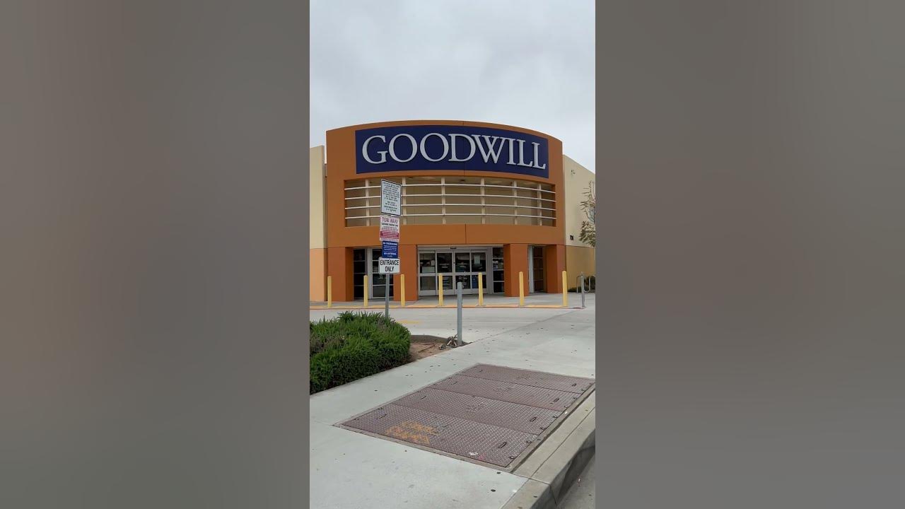 World’s Biggest Goodwill entertainment fashion thrifting shorts