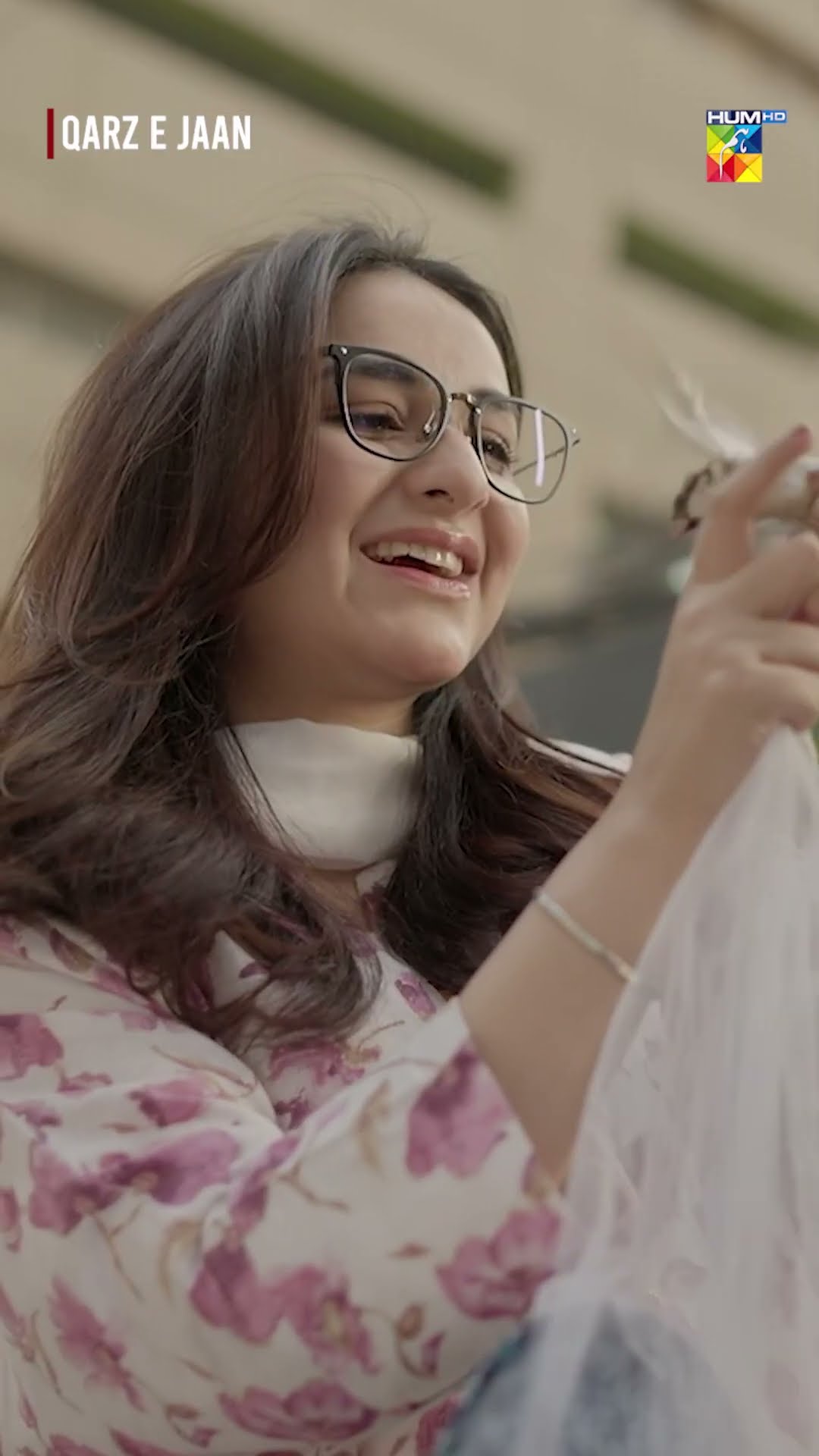Parindon Ko Qaid Nahi Karte...! #qarzejaan #yumnazaidi #usamakhan #humtv