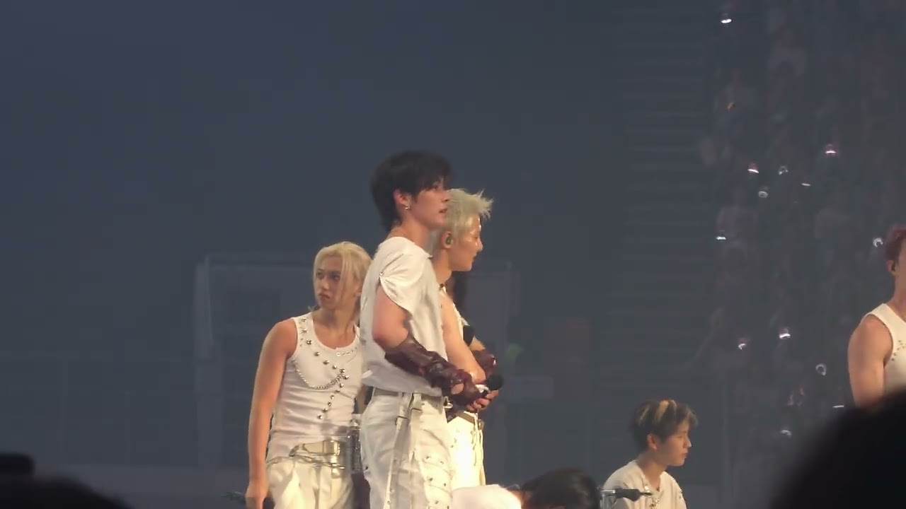 Intro Ment - STRAY KIDS RUN IT IN SEOUL DAY 03 072926 FANCAM - YouTube