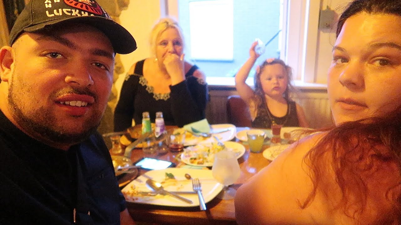 UITETEN MET MOEDER DOCHTER &VRIENDIN -  QUCEE VLOG 